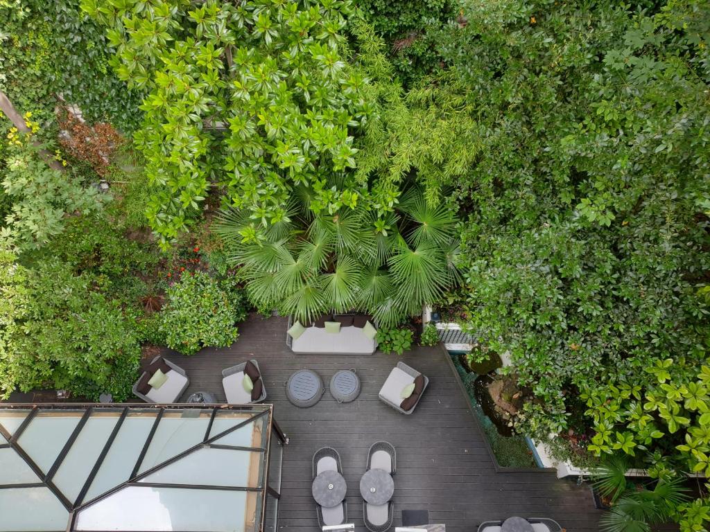 garden elysee 1